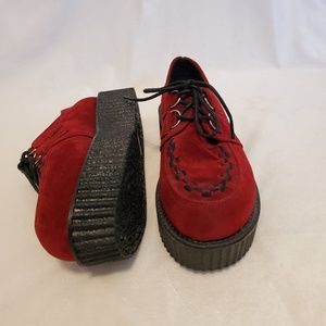 Deep red creepers
